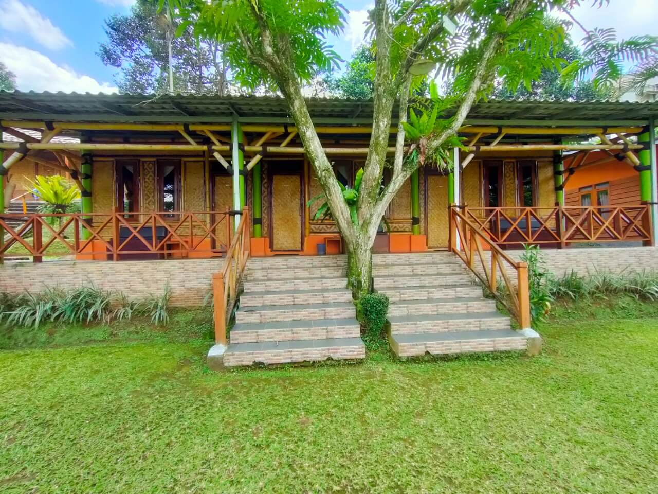 Foto Pondok Bambu di Paddessa Maison dengan 3 kamar dan kapasitas 12 orang. Pancawati, Kec. Caringin, Kabupaten Bogor, Jawa Barat